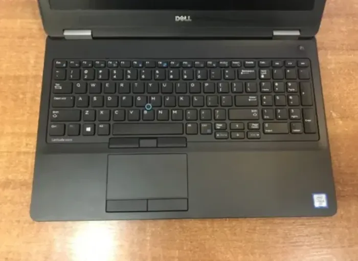 Ігровий ноутбук Dell Precision 3510 / 15.6" (1920x1080) IPS Touch / Intel Core i7-6700HQ (4 (8) ядра по 2.6 - 3.5 GHz) / 16 GB DDR4 / 256 GB SSD / AMD FirePro W5130M, 2 GB GDDR5, 128-bit / WebCam б/в - зображення 4