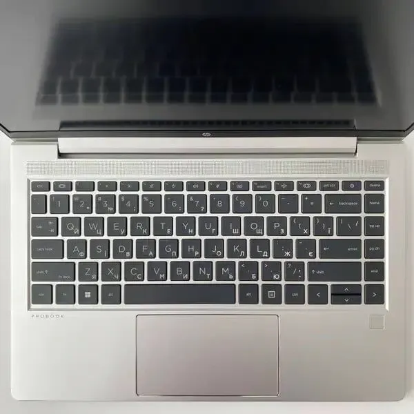 Ультрабук HP ProBook 445 G8 / 14" (1920x1080) IPS / AMD Ryzen 5 5600U (6 (12) ядер по 2.3 - 4.2 GHz) / 16 GB DDR4 / 512 GB SSD / Radeon Vega 7 Graphics / WebCam / Fingerprint б/в - зображення 3