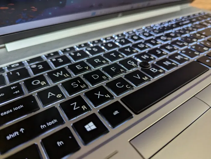 Ультрабук HP EliteBook 850 G7 / 15.6" (1920x1080) IPS / Intel Core i7-10610U (4 (8) ядра по 1.8 - 4.9 GHz) / 16 GB DDR4 / 480 GB SSD / Intel UHD Graphics / WebCam / TouchID / Windows 10 б/в - зображення 12