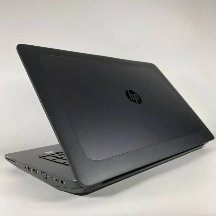 Мобільна робоча станція Б-класу HP zBook 17 G4 / 17,3" (1920x1080) IPS / Intel Xeon E3-1505M v6 (4 (8) ядра по 3.0 - 4.0 GHz) / 16 GB DDR4 / 500 GB SSD / nVidia Quadro P5000, 16 GB GDDR5X, 256-bit / WebCam / Fingerprint б/в - зображення 7