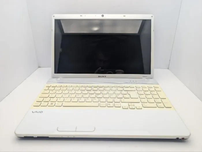 Ноутбук Sony VPC EB3E1E / 15.6" (1366x768) TN / Intel Pentium P6100 (2 ядра по 2.0 GHz) / 6 GB DDR3 / 500 GB HDD / Intel HD Graphics 500 / WebCam / DVD-ROM б/в - зображення 3