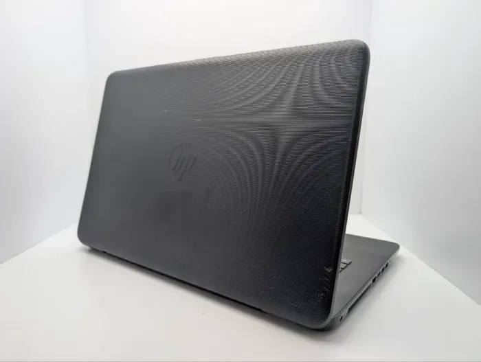 Ноутбук HP 17-y027ng / 17.3" (1600x900) TN / AMD A10-9600P (4 ядра по 2.4 - 3.3 GHz) / 8 GB DDR4 / 1000 GB HDD / AMD Radeon R7 M340, 2 GB GDDR3, 64-bit / WebCam / DVD-ROM б/в - зображення 8