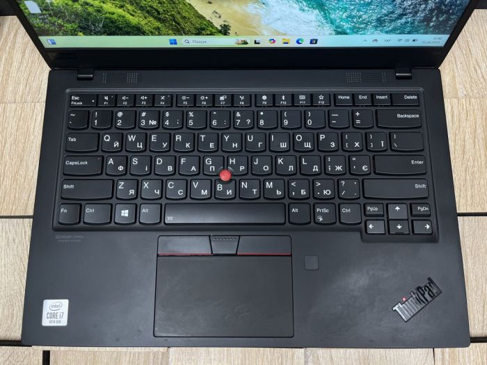 Ультрабук Б-клас Lenovo ThinkPad X1 Carbon (7th Gen) / 14" (1920x1080) IPS / Intel Core i7-10710U (6 (12) ядер по 1.1 - 4.7 GHz) / 16 GB DDR3 / 256 GB SSD M.2 / Intel UHD Graphics / WebCam / Fingerprint / HDMI б/в - зображення 4