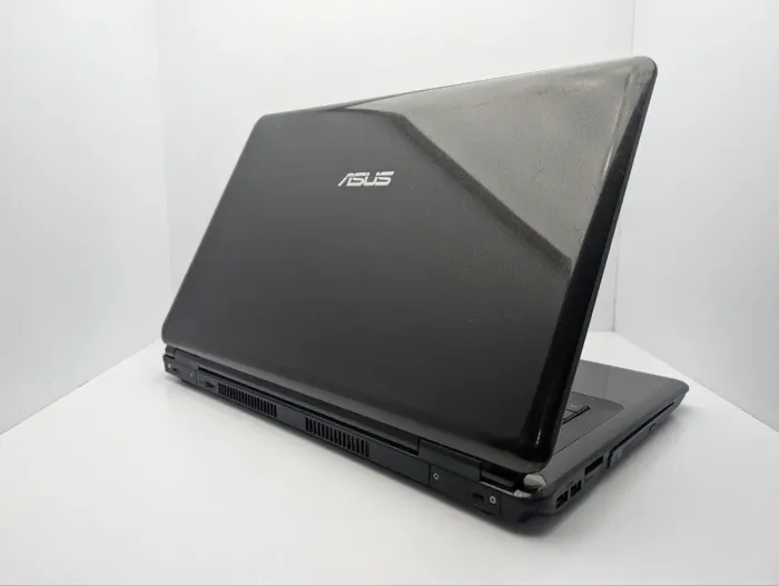 Ноутбук Asus X70I / 17.3" (1600x900) TN / Intel Pentium T4300 (2 ядра по 2.1 GHz) / 4 GB DDR2 / 500 GB HDD / nVidia GeForce GT 220M, 1 GB GDDR2, 128-bit / WebCam / DVD-ROM б/в - зображення 8