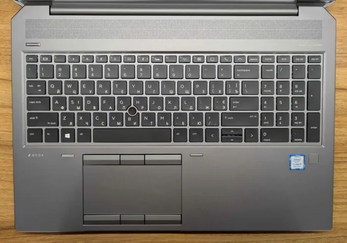 Ноутбук робоча станція HP zBook 15 G5 / 15.6" (1920x1080) IPS / Intel Core i5-8300H (4 (8) ядра по 2.3 - 4.0 GHz) / 16 GB DDR4 / 480 GB SSD / Intel UHD Graphics 630 / WebCam / Fingerprint / Windows 10 б/в - зображення 3