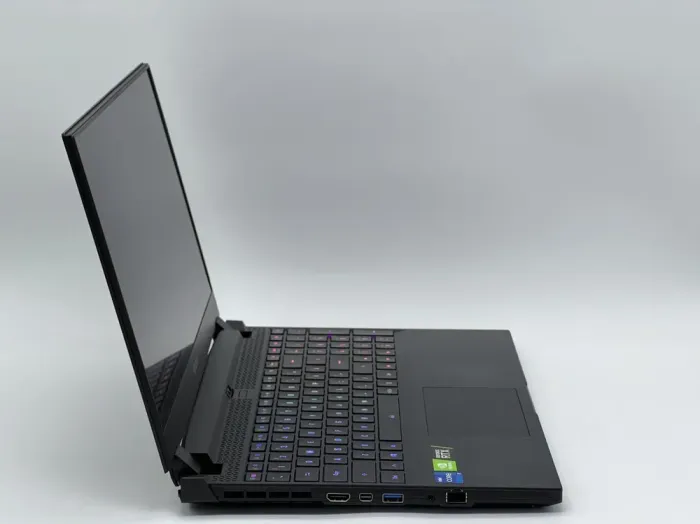 Ігровий ноутбук Gigabyte Aorus 15P KD / 15.6" (1920x1080) IPS / Intel Core i7-11800H (8 (16) ядер по 2.3 - 4.6 GHz) / 32 GB DDR4 / 960 GB SSD / nVidia GeForce RTX 3060, 6 GB GDDR6, 192-bit / WebCam б/в - зображення 3