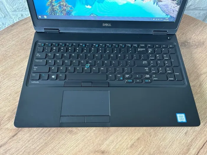 Ноутбук Б-клас Dell Latitude 5580 / 15.6" (1366x768) TN / Intel Core i5-7200U (2 (4) ядра по 2.5 - 3.1 GHz) / 8 GB DDR4 / 256 GB SSD M.2 / Intel HD Graphics 620 / WebCam / HDMI б/в - зображення 3