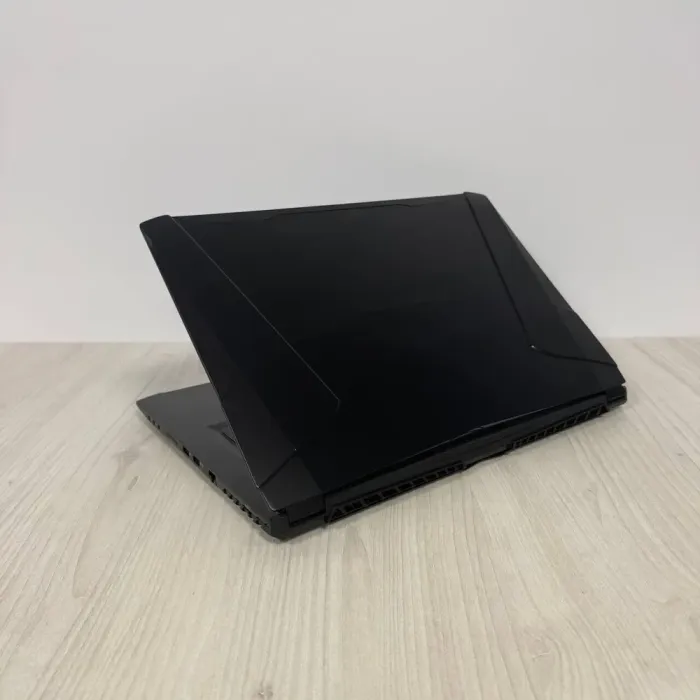 Ігровий ноутбук Eluktronics 17 PA17HP6 / 17,3" (2560x1440) IPS / Intel Core i7-7700HQ (4 (8) ядра по 2,8 - 3,8 ГГц) / 16 ГБ DDR4 / 240 ГБ SSD NVMe / nVidia GeForce GTX 1070, 8 ГБ GDDR5, 256-біт / WebCam б/в - зображення 6