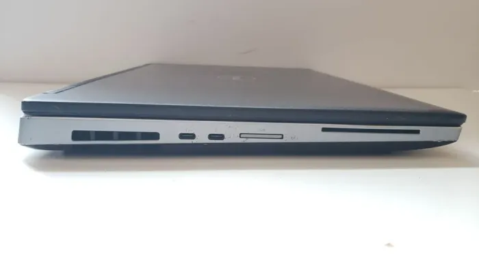 Ігровий ноутбук Dell Latitude E6540 / 15.6" (1920x1080) TN / Intel Core i7-4810MQ (4 (8) ядра по 2.8 - 3.8 GHz) / 16 GB DDR3 / 256 GB SSD + 500 GB HDD / AMD Radeon HD 8790M, 2 GB GDDR5, 128-bit / WebCam б/в - зображення 4