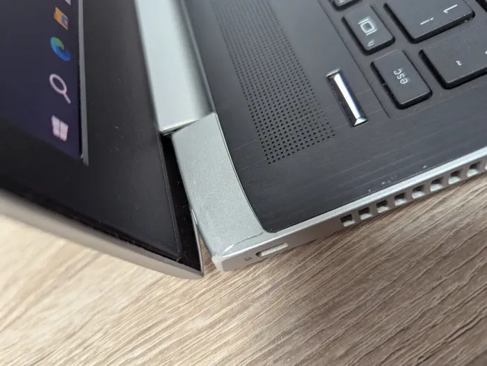 Ноутбук Б-клас HP ProBook 450 G5 / 15.6" (1920x1080) TN / Intel Core i5-8250U (4 (8) ядра по 1.6 - 3.4 GHz) / 16 GB DDR4 / 256 GB SSD + 500 GB HDD / Intel UHD Graphics 620 / WebCam б/в - зображення 3