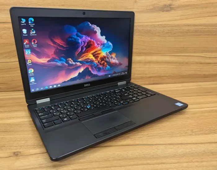 Ноутбук Dell Latitude E5570 / 15.6" (1366x768) TN / Intel Core i7-6820HQ (4 (8) ядра по 2.7 - 3.6 GHz) / 16 GB DDR4 / 512 GB SSD / AMD Radeon R7 M370, 2 GB GDDR5, 128-bit / HDMI / Windows 10 б/в - зображення 4