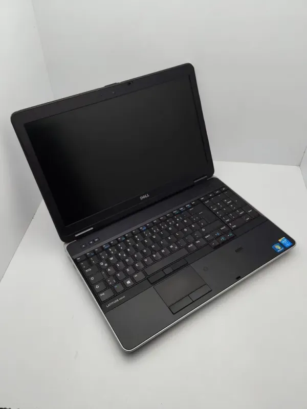 Ноутбук Dell Latitude E6540 / 15.6" (1366x768) TN / Intel Core i7-4810MQ (4 (8) ядра по 2.8 - 3.8 GHz) / 8 GB DDR3 / 240 GB SSD / Intel HD Graphics 4600 / WebCam б/в - зображення 3
