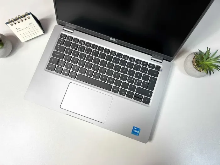 Ультрабук Dell Latitude 5420 / 14" (1920x1080) IPS / Intel Core i3-1125G4 (4 (8) ядра по 2.0 - 3.7 GHz) / 16 GB DDR4 / 256 GB SSD / Intel UHD Graphics / WebCam / Windows 10 Pro б/в - зображення 3