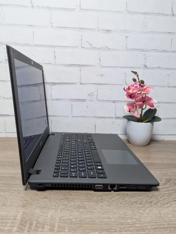 Ноутбук Б-клас Acer Aspire E5-573 / 15.6" (1366x768) TN / Intel Core i3-5005U (2 (4) ядра по 2.0 GHz) / 8 GB DDR3 / 128 GB SSD / Intel HD Graphics 5500 / WebCam / DVD-ROM б/в - зображення 5