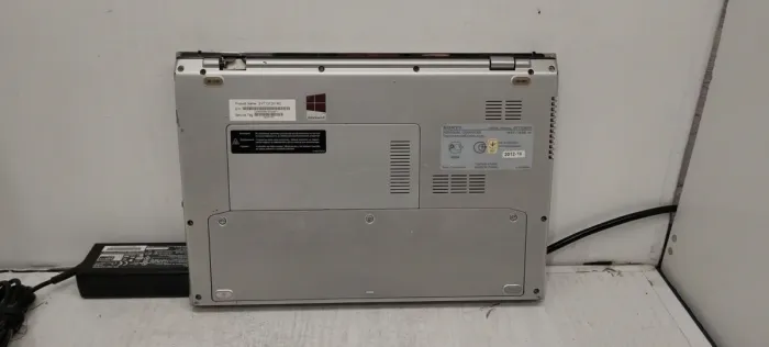 Ноутбук Б-клас Sony VAIO SVT131A11V / 13.3" (1366x768) TN / Intel Core i5-3317U (2 (4) ядра по 1.7 - 2.6 GHz) / 8 GB DDR3 / 120 GB SSD / Intel HD Graphics 4000 б/в - зображення 9