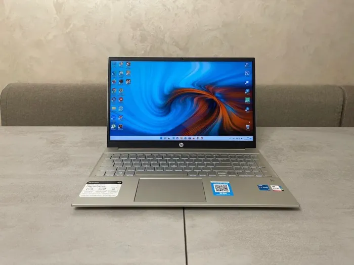 Ультрабук HP Pavilion 15-eg0050wm / 15.6" (1920x1080) IPS Touch / Intel Core i5-1135G7 (4 (8) ядра по 4.2 GHz) / 16 GB DDR4 / 512 GB SSD M.2 / Intel Iris Xe Graphics / WebCam б/в - зображення 2