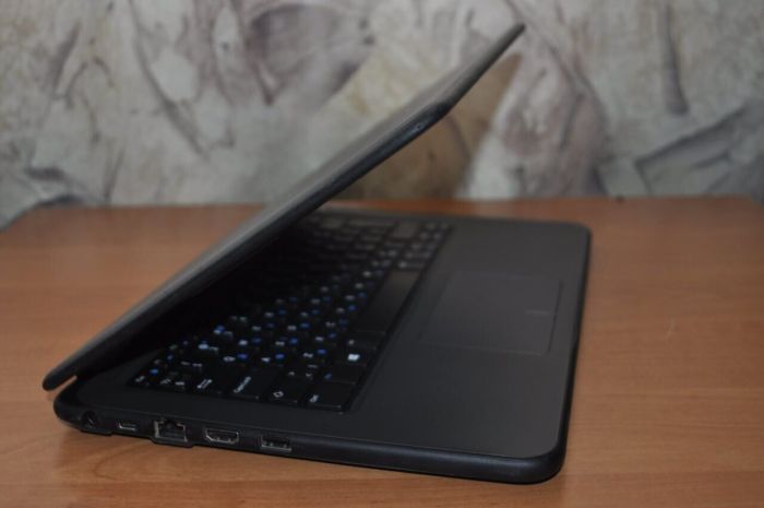 Ноутбук Б-клас Dell Latitude 3310 / 13,3" (1920x1080) TN / Intel Core i3-8145U (2 (4) ядра по 2,1 - 3,9 ГГц) / 8 ГБ DDR4 / 240 ГБ SSD M.2 / Intel UHD Graphics / WebCam / Windows 11 Pro Education б/в - зображення 9