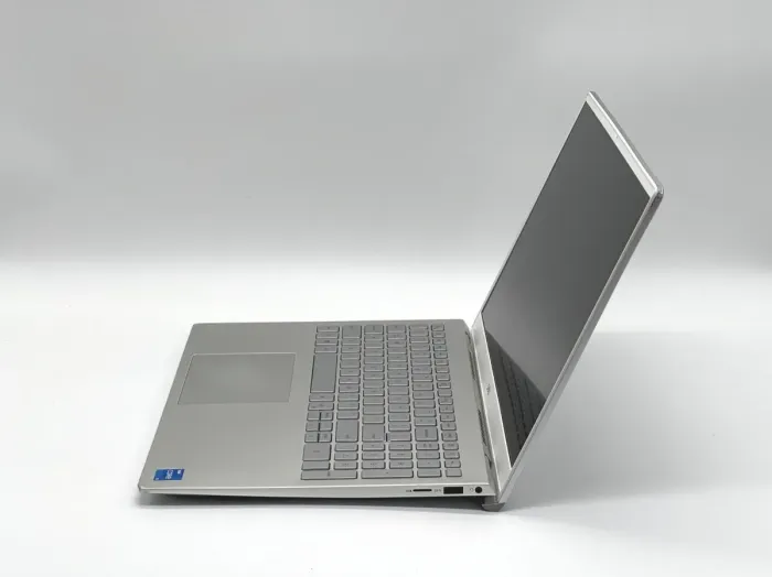 Ультрабук Б-клас Dell Inspiron 15 5502 / 15.6" (1920x1080) IPS / Intel Core i5-1135G7 (4 (8) ядра по 2.4 - 4.2 GHz) / 16 GB DDR4 / 240 GB SSD / Intel Iris Xe Graphics / WebCam б/в - зображення 5