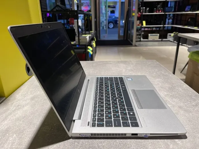 Ультрабук HP EliteBook 840 G6 / 14" (1920x1080) IPS / Intel Core i5-8250U (4 (8) ядра по 1.6 - 3.4 GHz) / 8 GB DDR4 / 240 GB SSD / Intel UHD Graphics 620 / WebCam б/в - зображення 3