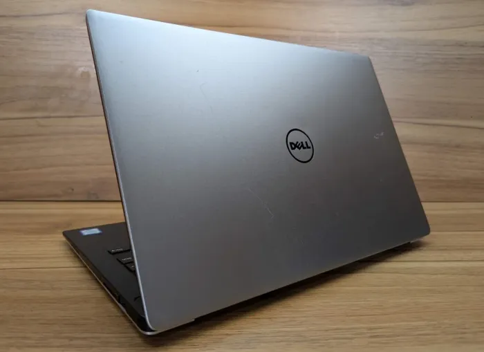 Ультрабук Dell XPS 13 9350 / 13.3" (1920x1080) IPS / Intel Core i5-6200U (2 (4) ядра по 2.3 - 2.8 GHz) / 4 GB DDR3 / 256 GB SSD / Intel HD Graphics 520 / Windows 10 б/в - зображення 7