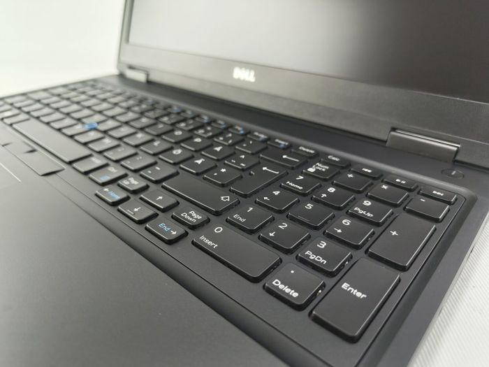 Ноутбук Dell Latitude E5580 / 15.6" (1366x768) TN / Intel Core i7-7600U (2 (4) ядра по 2.8 - 3.9 GHz) / 16 GB DDR4 / 240 GB SSD / Intel HD Graphics 620 / WebCam б/в - зображення 3