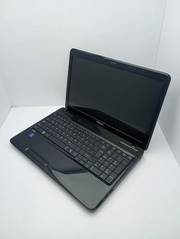 Ноутбук Toshiba Satellite L650 / 15.6" (1366x768) TN / Intel Core i3-380M (2 (4) ядра по 2.53 GHz) / 6 GB DDR3 / 750 GB HDD / Intel HD Graphics / WebCam б/в - зображення 4