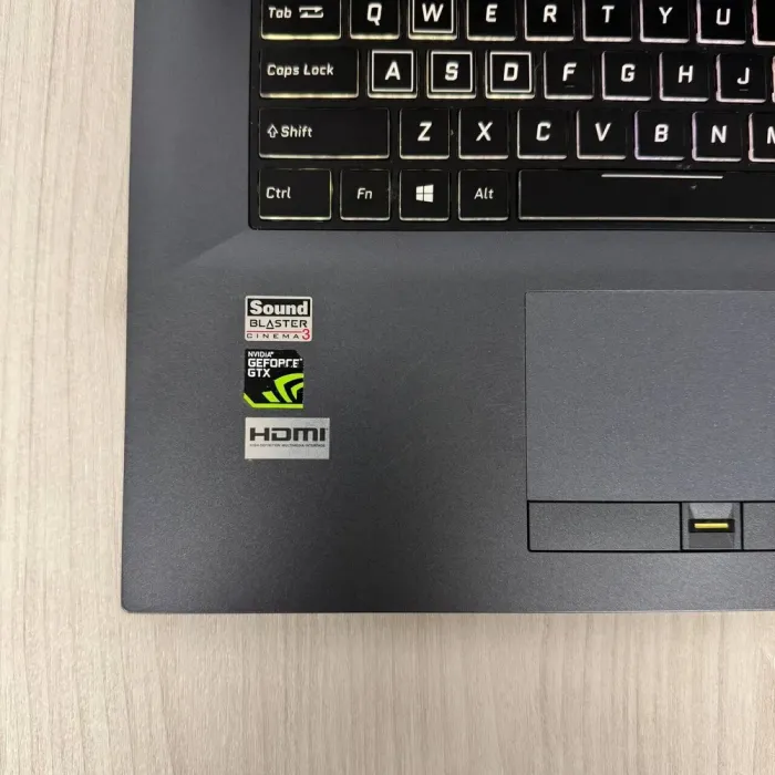 Ігровий ноутбук Eluktronics 17 N870HK / 17.3" (1920x1080) IPS / Intel Core i7-7700HQ (4 (8) ядра по 2.8 - 3.8 GHz) / 16 GB DDR4 / 512 GB SSD NVMe / nVidia GeForce GTX 1050 Ti, 4 GB GDDR5, 128-bit / WebCam б/в - зображення 8