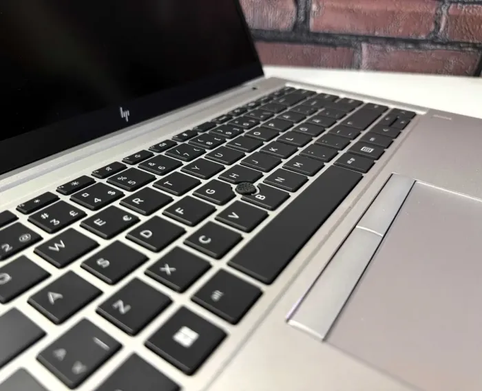 Ультрабук HP ProBook 440 G8 / 14" (1920x1080) IPS / AMD Ryzen 3 Pro 5400U (4 (8) ядра по 4.0 GHz) / 16 GB DDR4 / 256 GB SSD M.2 / AMD Radeon Vega 6 Graphics / WebCam б/в - зображення 6