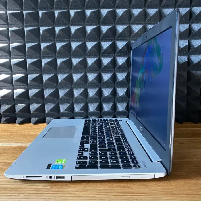 Ноутбук Б-клас Asus A551L / 15.6" (1920x1080) TN / Intel Core i5-4210U (2 (4) ядра по 1.7 - 2.7 GHz) / 12 GB DDR3 / 128 GB SSD / nVidia GeForce 840M, 2 GB GDDR3, 64-bit / WebCam / DVD-ROM б/в - зображення 6