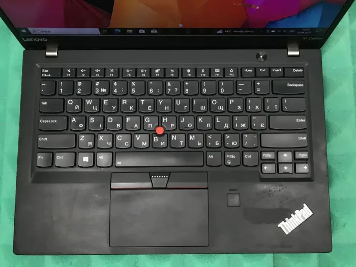 Ультрабук Б-клас Lenovo ThinkPad X1 Carbon (5th Gen) / 14" (1920x1080) IPS / Intel Core i5-7200U (2 (4) ядра по 2.5 - 3.1 GHz) / 8 GB DDR3 / 256 GB SSD M.2 / Intel HD Graphics 620 / Fingerprint / HDMI б/в - зображення 4