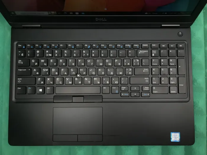 Ультрабук Б-клас Dell Latitude 5590 / 15.6" IPS / Core i7-8650U (4(8) ядра по 1.9-4.2GHz) / 8GB DDR4 / 256GB SSD M.2 / UHD Graphics 620 / USB 3.1 / HDMI / Win 10 б/в - зображення 4