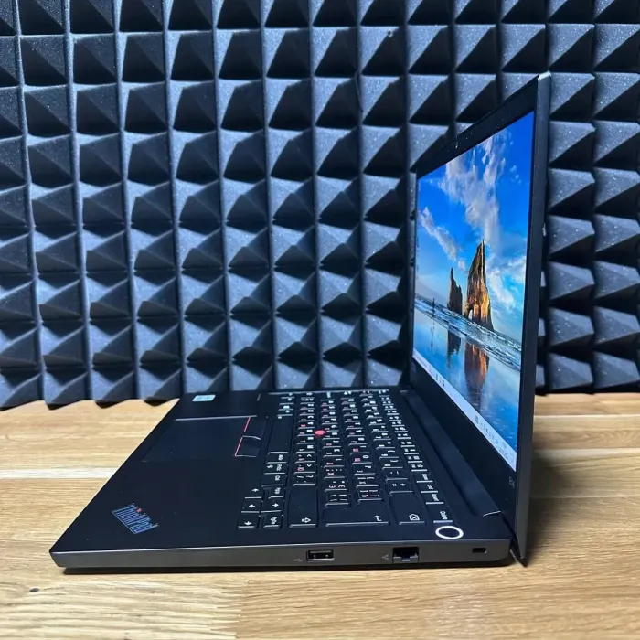 Ультрабук Lenovo ThinkPad E14 G1 / 14" (1920x1080) IPS / Intel Core i3-10110U (2 (4) ядра по 2.1 - 4.2 GHz) / 8 GB DDR4 / 256 GB SSD / Intel UHD Graphics / WebCam б/в - зображення 4