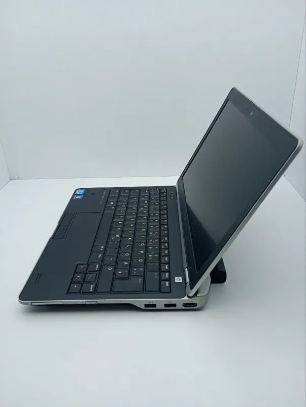 Нетбук Dell Latitude E6230 / 12.5" (1366x768) TN / Intel Core i5-3320M (2 (4) ядра по 2.6 - 3.3 GHz) / 6 GB DDR3 / 250 GB HDD / Intel HD Graphics 4000 / WebCam б/в - зображення 4