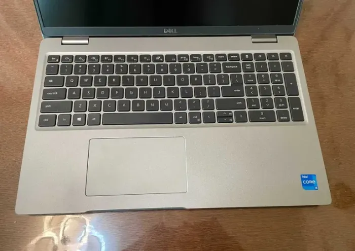 Ультрабук Dell Latitude 5520 / 15.6" (1920x1080) IPS / Intel Core i5-1145G7 (4 (8) ядра по 2.6 - 4.4 GHz) / 16 GB DDR4 / 256 GB SSD / Intel Iris Xe Graphics / WebCam б/в - зображення 4