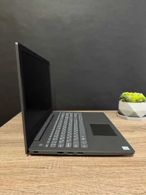 Ультрабук Б-клас Lenovo IdeaPad V130-15IKB / 15.6" (1366x768) TN / Intel Core i3-6006U (2 (4) ядра по 2.0 GHz) / 8 GB DDR4 / 256 GB SSD / Intel HD Graphics 520 / WebCam / Win 10 б/в - зображення 4
