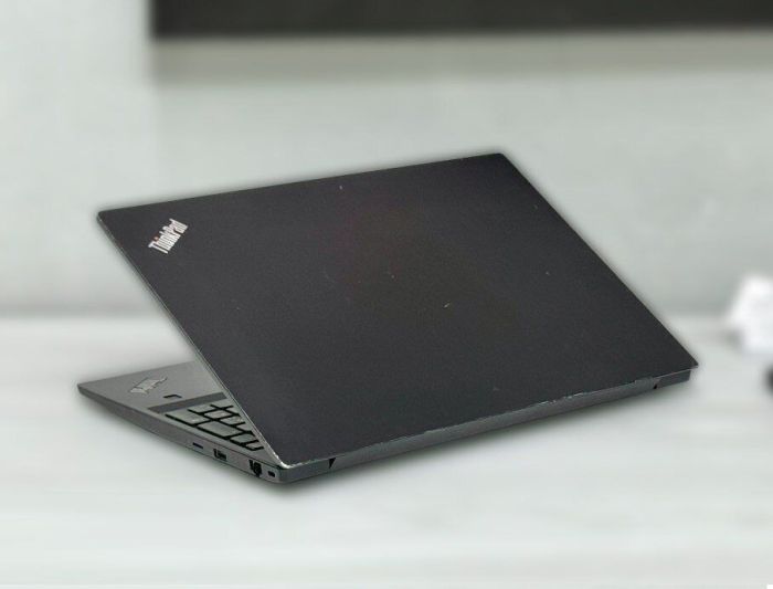 Ноутбук Б-клас Lenovo ThinkPad E580 / 15.6" (1920x1080) IPS / Intel Core i7-8550U (4 (8) ядра по 1.8 - 4.0 GHz) / 16 GB DDR4 / 256 GB SSD + 1000 GB HDD / Intel UHD Grphics 620 / WebCam / Win 11 Pro б/в - зображення 6