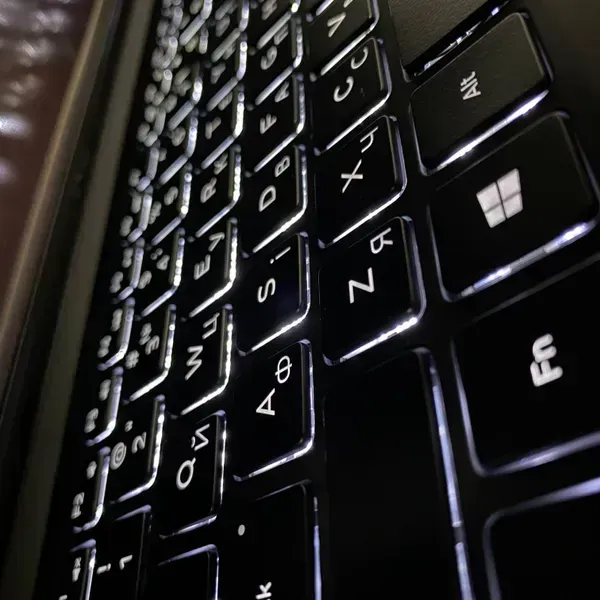 Ігровий ультрабук Dell XPS 15 7590 / 15.6" (1920x1080) IPS / Intel Core i5-9300H (4 (8) ядра по 2.4 - 4.1 GHz) / 16 GB DDR4 / 512 GB SSD / nVidia GeForce GTX 1650, 4 GB GDDR6, 128-bit / WebCam / HDMI б/в - зображення 6