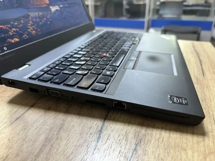 Ноутбук Lenovo ThinkPad T550 / 15.6" (1920x1080) TN / Intel Core i5-5300U (2 (4) ядра по 2.3 - 2.9 GHz) / 8 GB DDR3 / 500 GB HDD / Intel HD Graphics 5500 / WebCam б/в - зображення 4