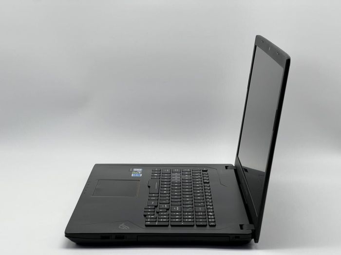 Ігровий ноутбук Б-класу Asus ROG Strix GL753VE / 17" (1920x1080) IPS / Intel Core i7-7700HQ (4 (8) ядра по 2,80 - 3,80 ГГц) / 32 ГБ DDR4 / 960 ГБ SSD / nVidia GeForce GTX 1050 Ti, 4 ГБ GDDR5, 128-біт / WebCam б/в - зображення 4