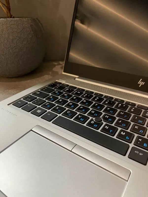 Ультрабук HP EliteBook 840 G5 / 14" (1920x1080) TN / Intel Core i5-8250U (4 (8) ядра по 1.6 - 3.4 GHz) / 8 GB DDR4 / 256 GB SSD M.2 / Intel HD Graphics 620 / WebCam / Win 10 б/в - зображення 5
