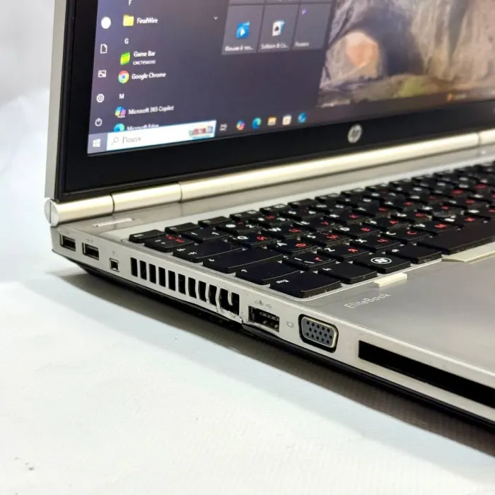 Ноутбук Б-клас HP EliteBook 8560p / 15.6" (1600x900) TN / Intel Core i3-2310M (2 (4) ядра по 2.1 GHz) / 8 GB DDR3 / 128 GB SSD / Intel HD Graphics 3000 / WebCam / DVD-ROM б/в - зображення 3