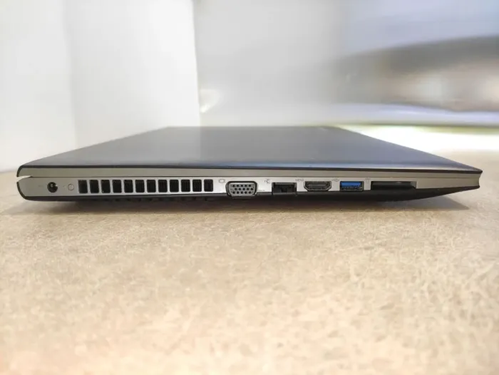 Ноутбук Lenovo IdeaPad Z500 / 15.6" (1366x768) TN / Intel Core i7-3520M (2 (4) ядра по 2.9 - 3.6 GHz) / 8 GB DDR3 / 1000 GB HDD / nVidia GeForce GT 645M, 2 GB DDR3, 128-bit / WebCam / АКБ не тримає б/в - зображення 4