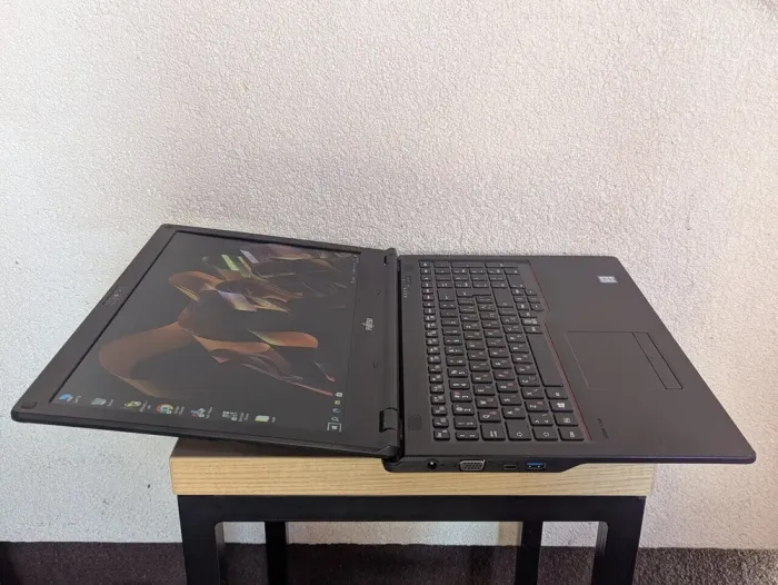 Ноутбук Б-клас Fujitsu LifeBook E458 / 15.6" (1920x1080) TN / Intel Core i5-7200U (2 (4) ядра по 2.5 - 3.1 GHz) / 8 GB DDR4 / 128 GB SSD / Intel HD Graphics 620 / WebCam б/в - зображення 7