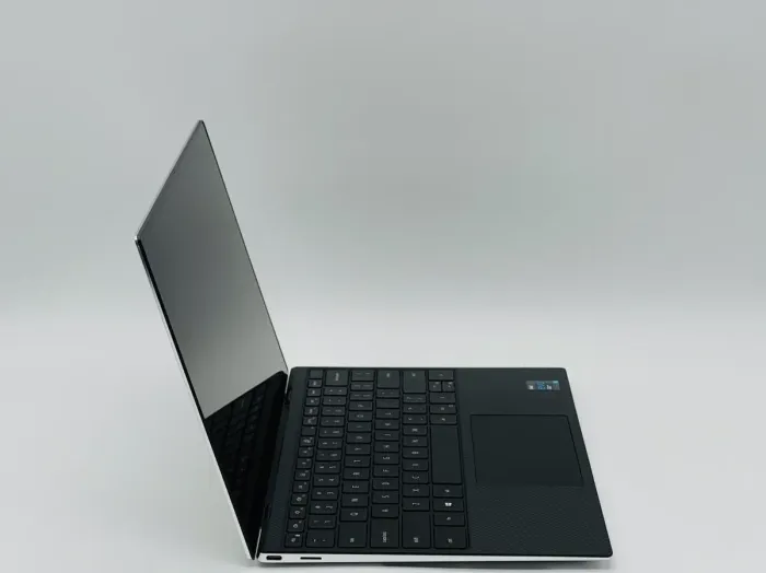 Ультрабук Dell XPS 13 9310 / 13.4" (3840x2400) IPS Touch / Intel Core i5-1135G7 (4 (8) ядра по 2.4 - 4.2 GHz) / 8 GB DDR4 / 960 GB SSD / Intel Iris Xe Graphics / WebCam б/в - зображення 3