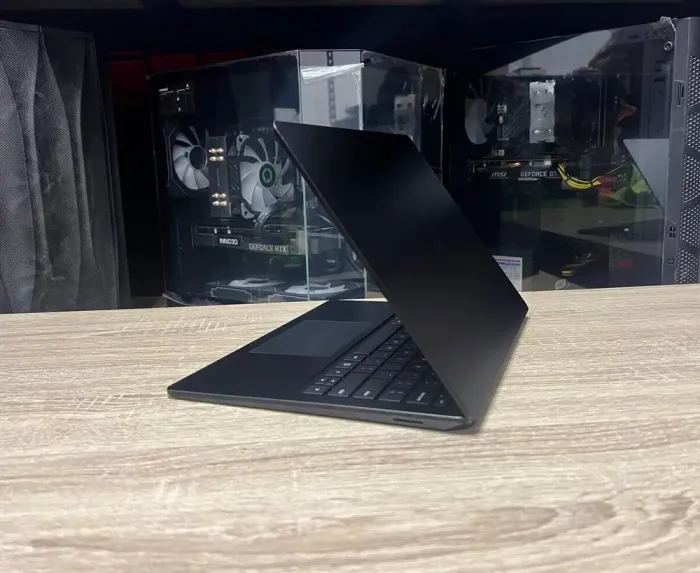 Ультрабук Microsoft Surface Laptop 4 / 13.5" (2256x1504) IPS Touch / Intel Core i7-1185G7 (4 (8) ядра по 3.0 - 4.8 GHz) / 16 GB DDR4 / 256 GB SSD / Intel Iris Xe Graphics / WebCam б/в - зображення 6