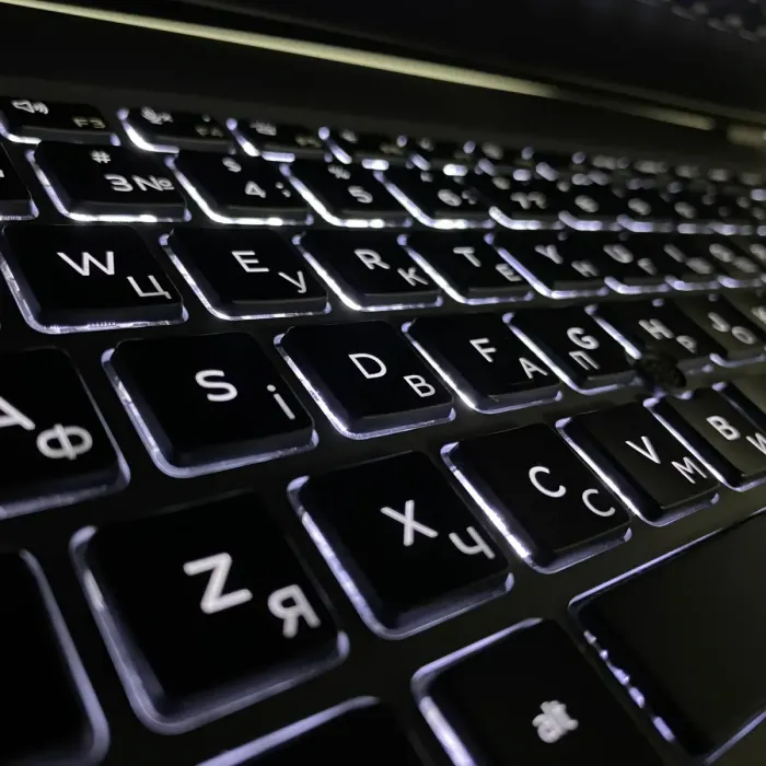 Ультрабук Б-клас Dell Latitude 5511 / 15.6" (1920x1080) IPS / Intel Core i5-10400H (4 (8) ядра по 2.6 - 4.6 GHz) / 16 GB DDR4 / 500 GB SSD / nVidia GeForce MX250, 2 GB GDDR5, 64-bit / WebCam / TouchID б/в - зображення 7