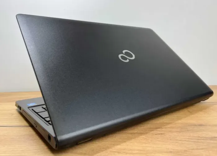 Ноутбук Fujitsu LifeBook A555 / 15.6" TN / Core i3-5005U (2(4) ядра по 2 GHz) / 8GB DDR3 / 500GB HDD / HD Graphics 5500 / WebCam / Win 10 PRO Lic б/в - зображення 5