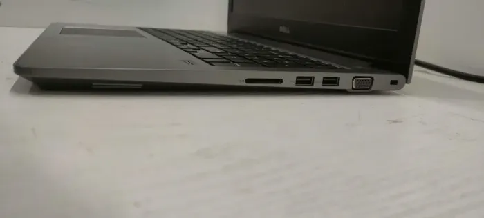 Ноутбук Б-клас Dell Vostro 5568 / 15.6" (1920x1080) TN / Intel Core i5-7200U (2 (4) ядра по 2.5 - 3.1 GHz) / 16 GB DDR4 / 256 GB SSD / HD Graphics 620 / WebCam б/в - зображення 6