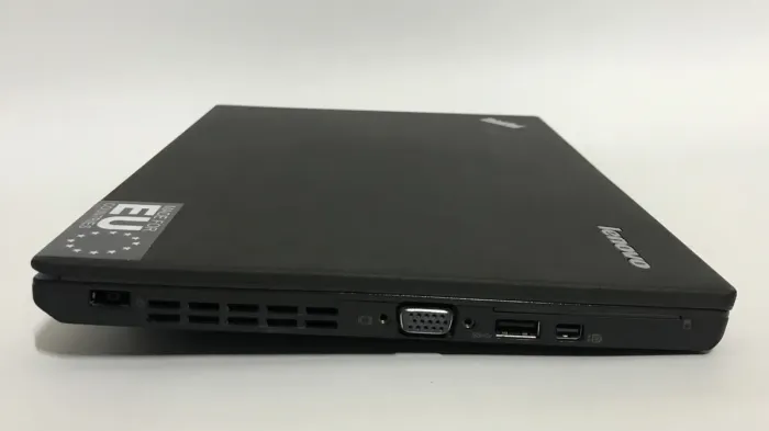 Нетбук Б-клас Lenovo ThinkPad X240 / 12.5" (1366x768) TN / Intel Core i3-4030U (2 (4) ядра по 1.9 GHz) / 4 GB DDR3 / 128 GB SSD / Intel HD Graphics 4400 / WebCam / Win 10 Pro б/в - зображення 4