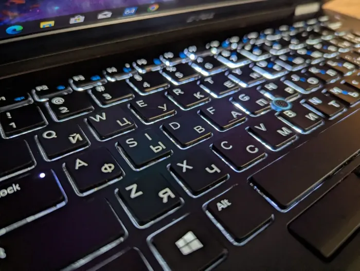 Ультрабук Б-клас Dell Latitude E7470 / 14" (1920x1080) IPS / Intel Core i5-6300U (2 (4) ядра по 2.4 - 3.0 GHz) / 8 GB DDR4 / 256 GB SSD / Intel HD Graphics 520 / WebCam / TouchID / Windows 10 б/в - зображення 7